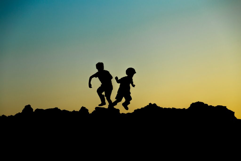 Adoption simple : quels effets juridiques et successoraux ?