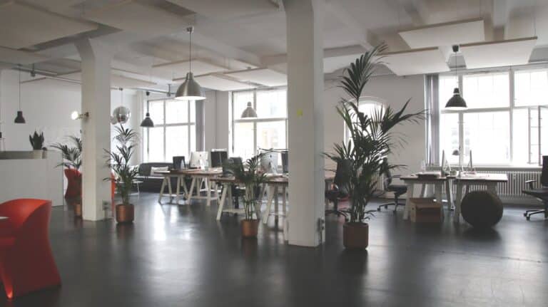 Transformer des bureaux ou commerces en logements : la loi du 16 juin 2025 simplifie la copropriété